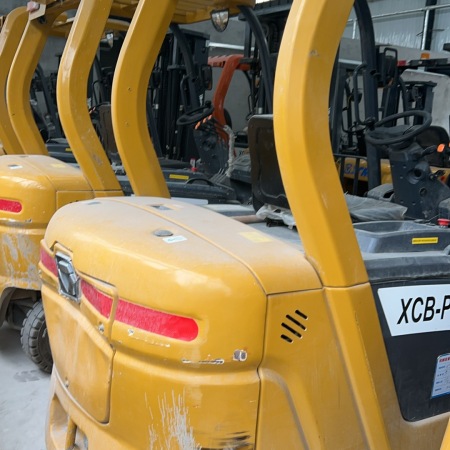 徐工XCB-P30电动平衡重叉车