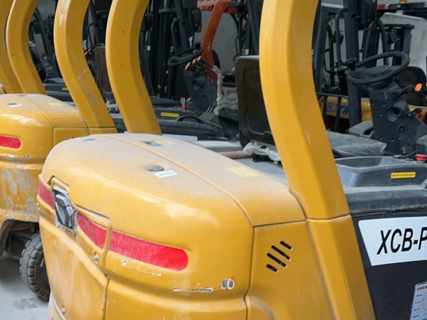 徐工XCB-P30電動平衡重叉車