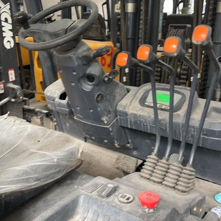 徐工XCB-P30电动平衡重叉车