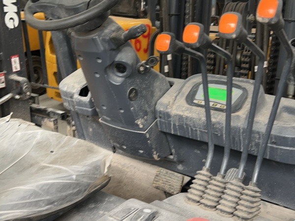 徐工XCB-P30電動平衡重叉車