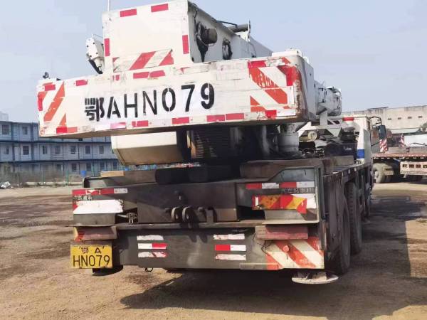 中聯(lián)重科QY25VF汽車起重機(jī)