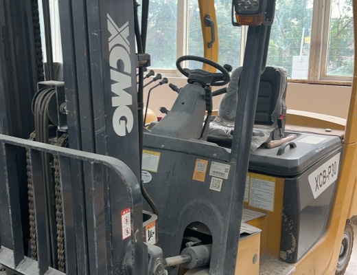 徐工XCB-P30电动平衡重叉车