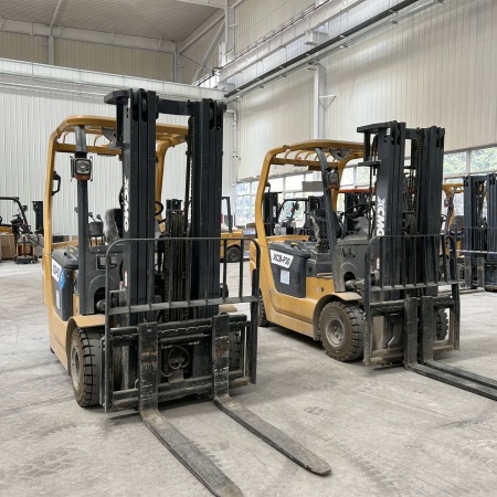 徐工XCB-P30电动平衡重叉车