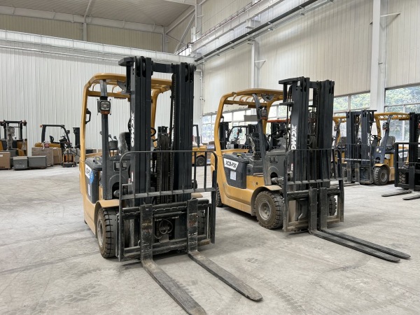 徐工XCB-P30電動平衡重叉車