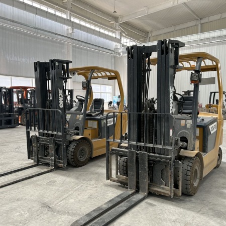 徐工XCB-P30电动平衡重叉车