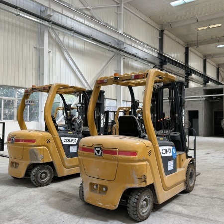 徐工XCB-P30电动平衡重叉车