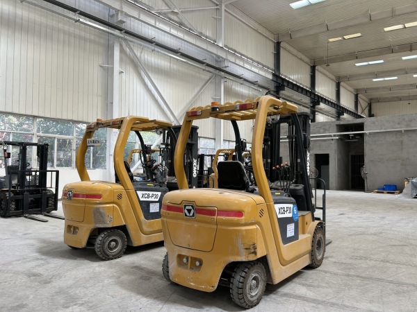 徐工XCB-P30電動平衡重叉車