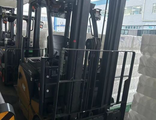 徐工XCB-TW16电动平衡重叉车