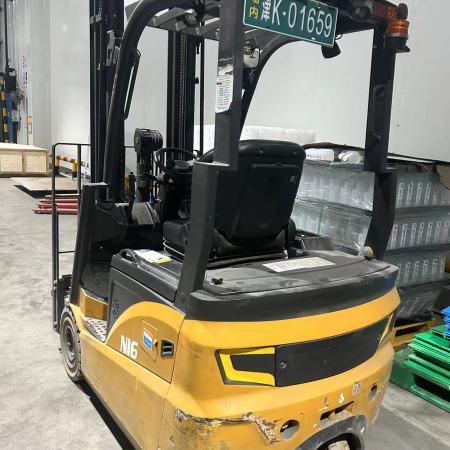 徐工XCB-TW16电动平衡重叉车