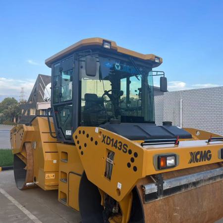 徐工XD143双钢轮压路机