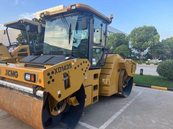 徐工XD143雙鋼輪壓路機