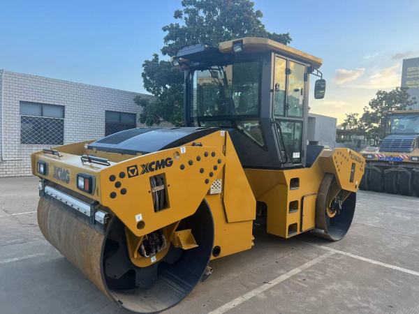 徐工XD143雙鋼輪壓路機