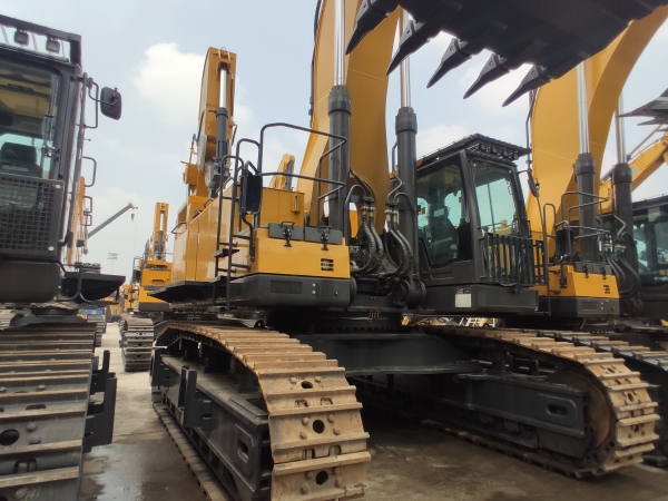 徐工XE950GA履帶式挖掘機(jī)