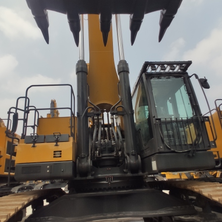 徐工XE950GA履带式挖掘机