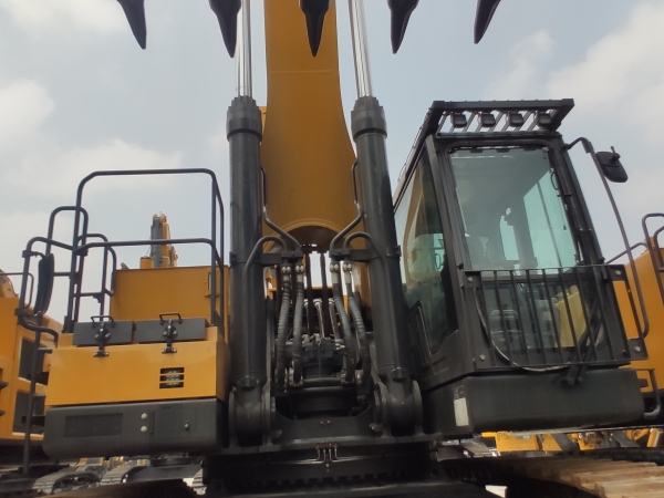 徐工XE950GA履帶式挖掘機(jī)