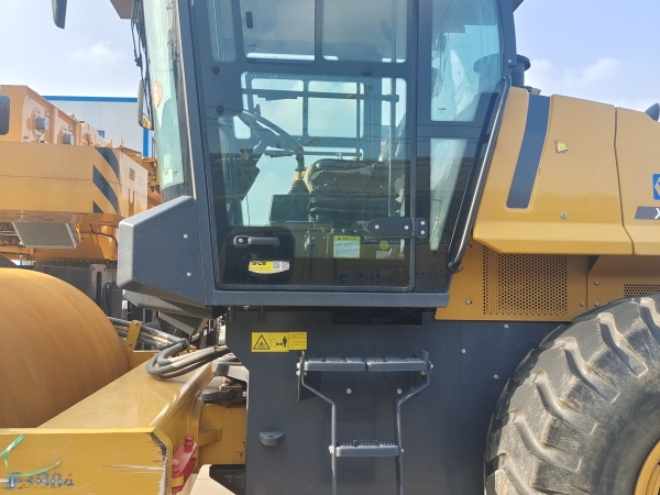 徐工XS265H單鋼輪壓路機(jī)