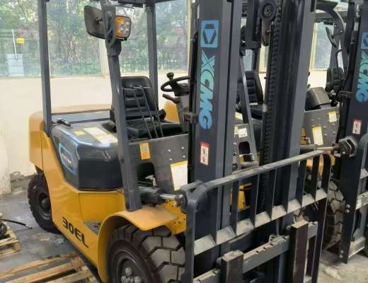 徐工XCB-L30电动平衡重叉车