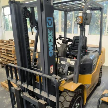 徐工XCB-L30电动平衡重叉车