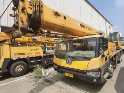 徐工QY25K-Ⅱ先導(dǎo)汽車起重機(jī)