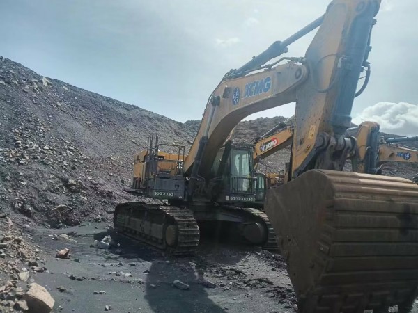 徐工XE800D履帶式挖掘機