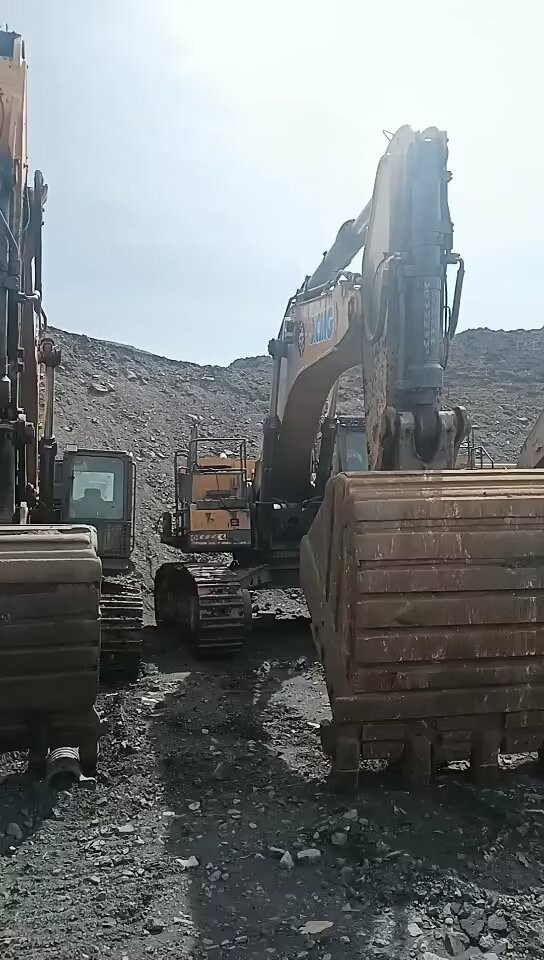 徐工XE800D履帶式挖掘機