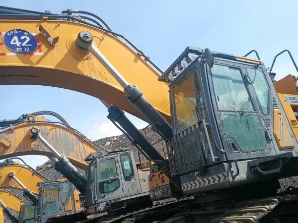 徐工XE800D履帶式挖掘機(jī)