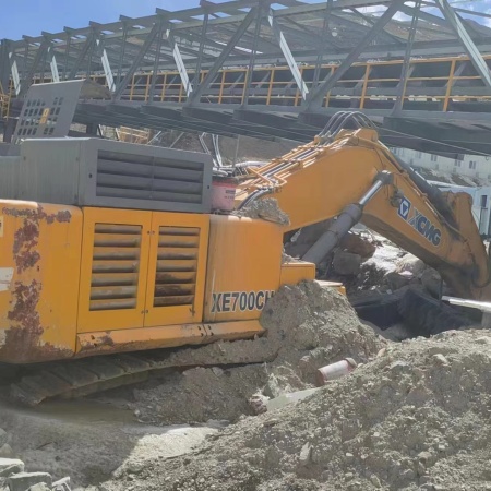徐工XE700D履带式挖掘机
