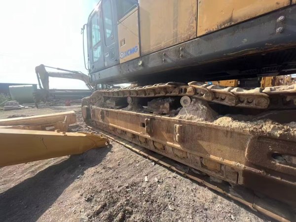 徐工XE900D履帶式挖掘機