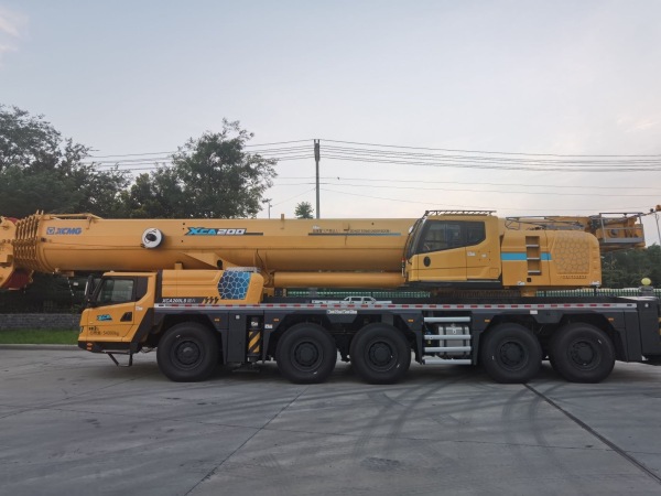 徐工XCA200L8全地面起重機(jī)