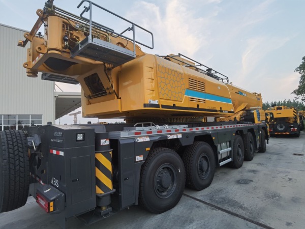 徐工XCA200L8全地面起重機(jī)