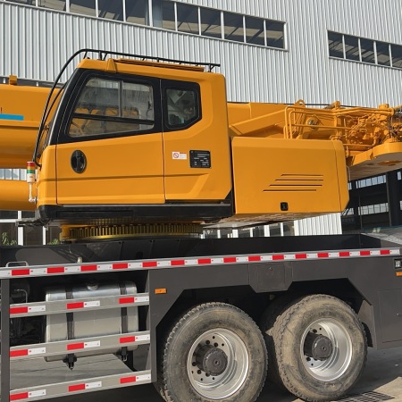 徐工XCT80汽车起重机