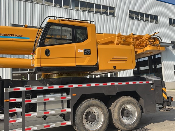 徐工XCT80汽車起重機(jī)