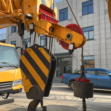 徐工XCT80汽车起重机