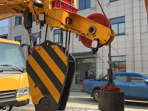 徐工XCT80汽車起重機(jī)