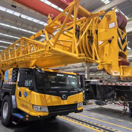 徐工XCT85汽车起重机