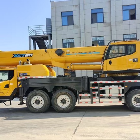 徐工XCT80汽车起重机