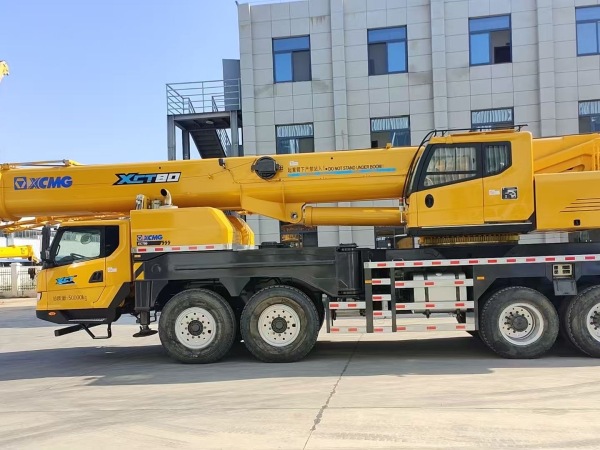 徐工XCT80汽車起重機(jī)