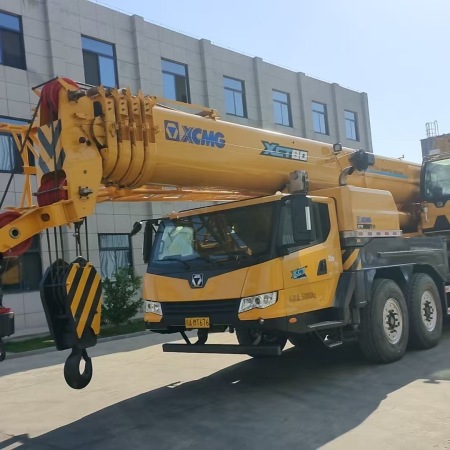 徐工XCT80汽车起重机
