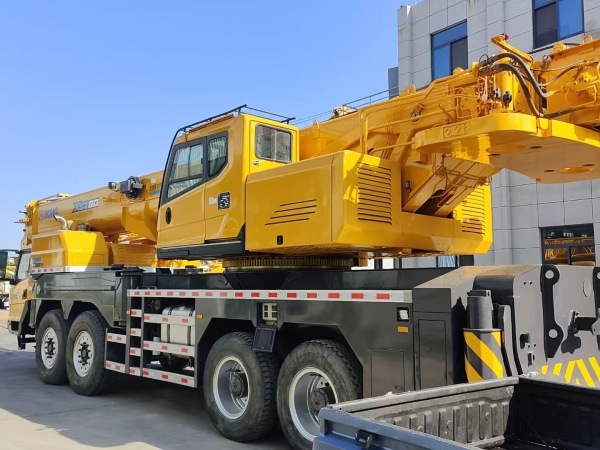 徐工XCT80汽車起重機(jī)