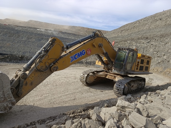 徐工XE800D履帶式挖掘機(jī)