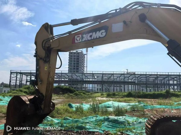 徐工XE370DK履带式挖掘机
