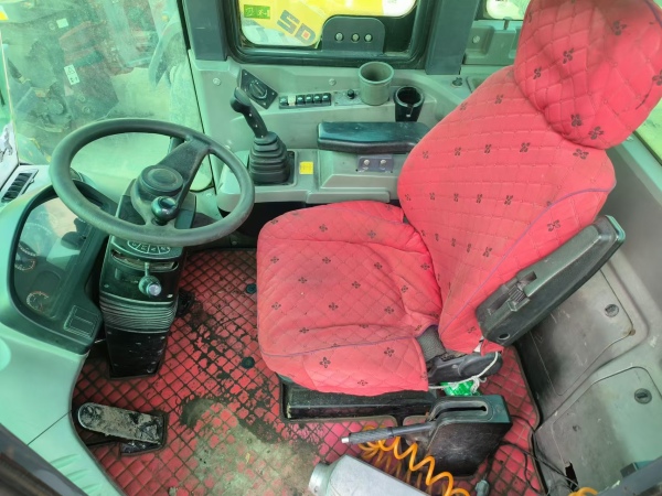 徐工LW500KV輪式裝載機(jī)