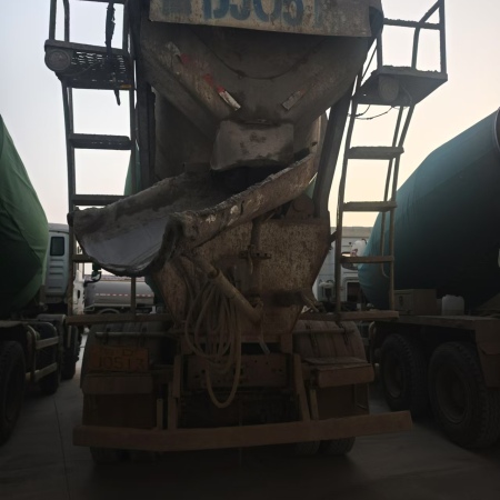 徐工G4806E搅拌车