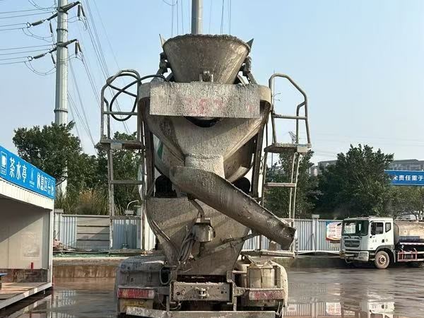 徐工G4806E攪拌車