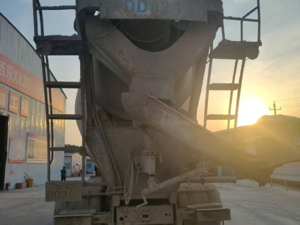 徐工G4806E攪拌車