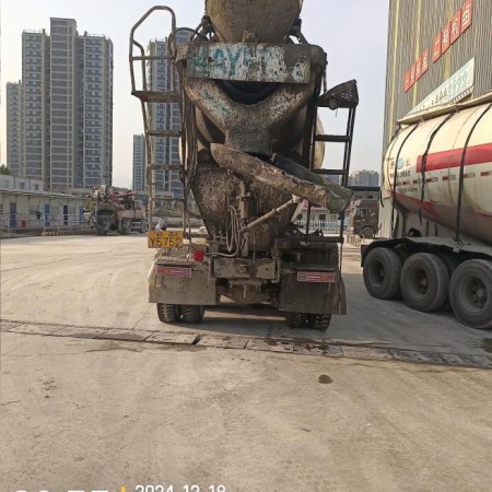 徐工G4805E搅拌车