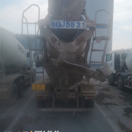 徐工G4806E搅拌车