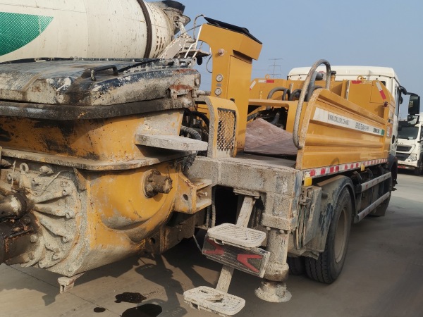 徐工HBC10018V混凝土車載泵