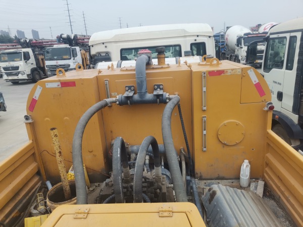 徐工HBC10018V混凝土車載泵
