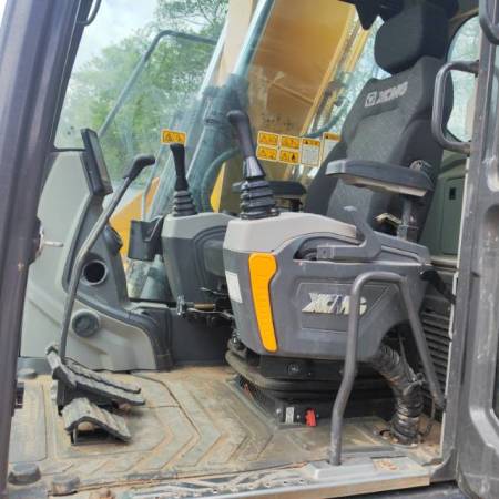 徐工XE135GA履带式挖掘机